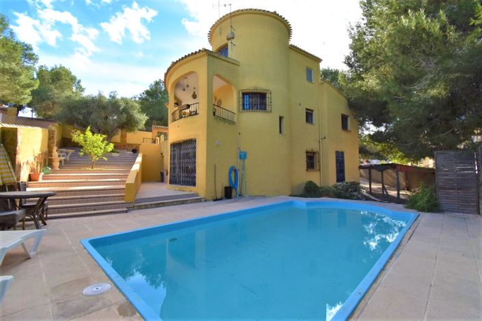 Image No.1-6 Bed Villa for sale