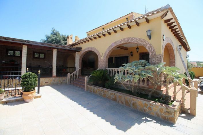 Image No.1-4 Bed Villa for sale