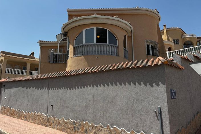 Image No.1-4 Bed Villa for sale