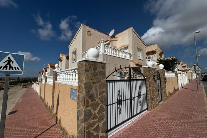 Image No.1-3 Bed Villa for sale