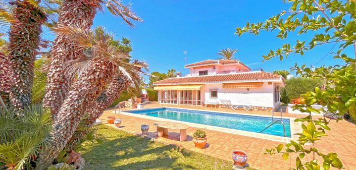 Image No.1-4 Bed Villa for sale