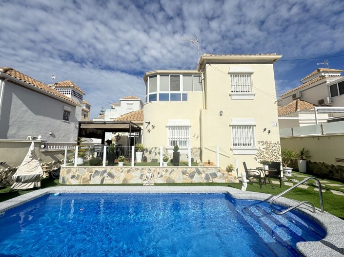 Image No.1-3 Bed Villa for sale