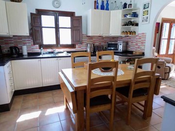 country-house-for-sale-in-seron-10