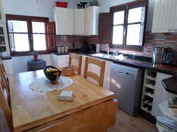 country-house-for-sale-in-seron-12