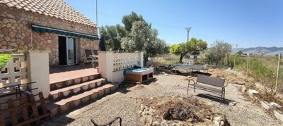 country-house-for-sale-in-yecla-10