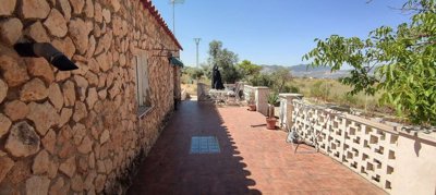 country-house-for-sale-in-yecla-14