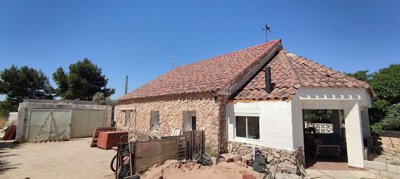 country-house-for-sale-in-yecla-7