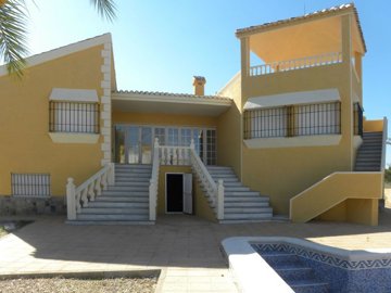 villa-for-sale-in-la-manga-del-mar-menor-2