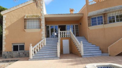 villa-for-sale-in-la-manga-del-mar-menor-4