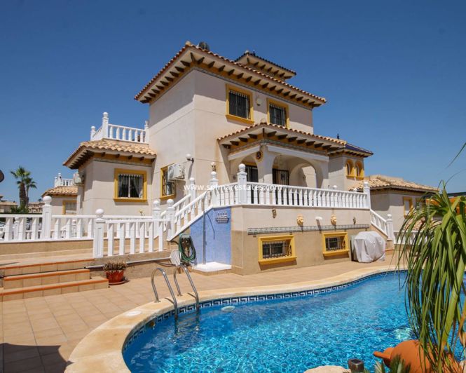 Image No.1-4 Bed Villa for sale