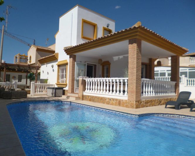 Image No.1-4 Bed Villa for sale