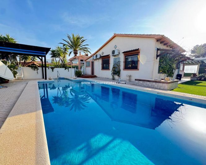 Image No.1-3 Bed Villa for sale