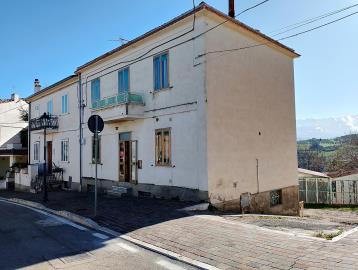 1 - Alanno, Townhouse