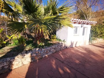 1090-villa-for-sale-in-canillas-de-aceituno-3