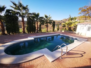 1090-villa-for-sale-in-canillas-de-aceituno-3