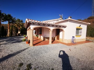 1090-villa-for-sale-in-canillas-de-aceituno-3