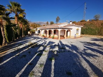 1090-villa-for-sale-in-canillas-de-aceituno-3