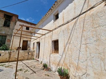 1111-village-house-for-sale-in-los-romanes-32