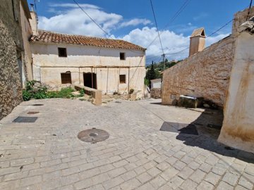 1111-village-house-for-sale-in-los-romanes-32