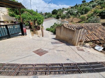 1111-village-house-for-sale-in-los-romanes-32