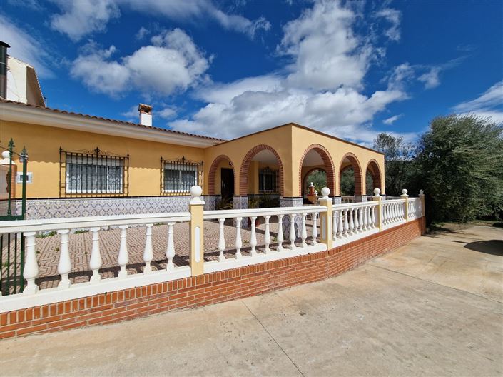 Image No.1-6 Bed Villa for sale