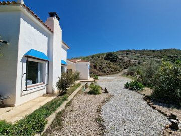 1183-villa-for-sale-in-canillas-de-aceituno-3