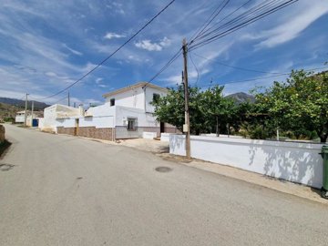 1203-village-house-for-sale-in-puente-don-man