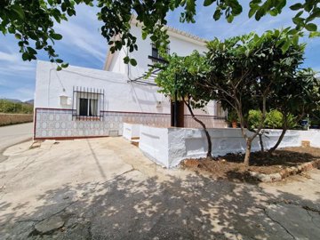 1203-village-house-for-sale-in-puente-don-man