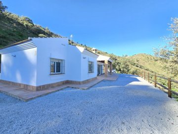 1331-villa-for-sale-in-vinuela-45225-large