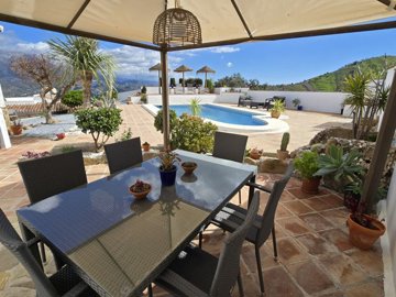 1343-villa-for-sale-in-vinuela-46000-large