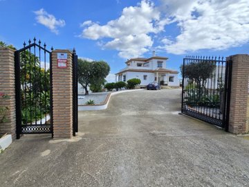 1343-villa-for-sale-in-vinuela-46003-large