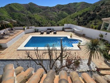 1343-villa-for-sale-in-vinuela-45990-large