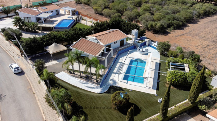 Image No.1-4 Bed Villa for sale