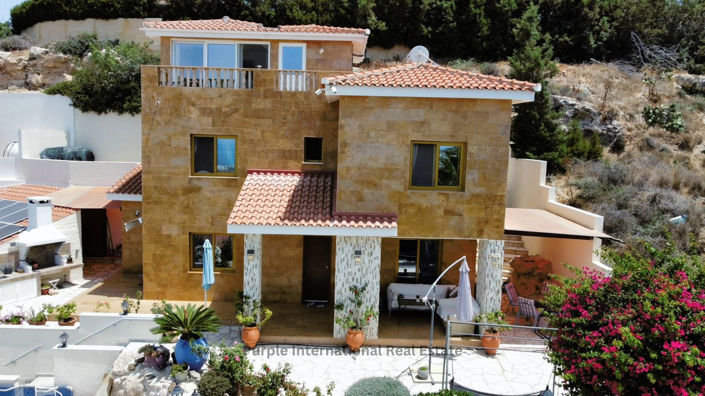 Image No.1-4 Bed Villa for sale