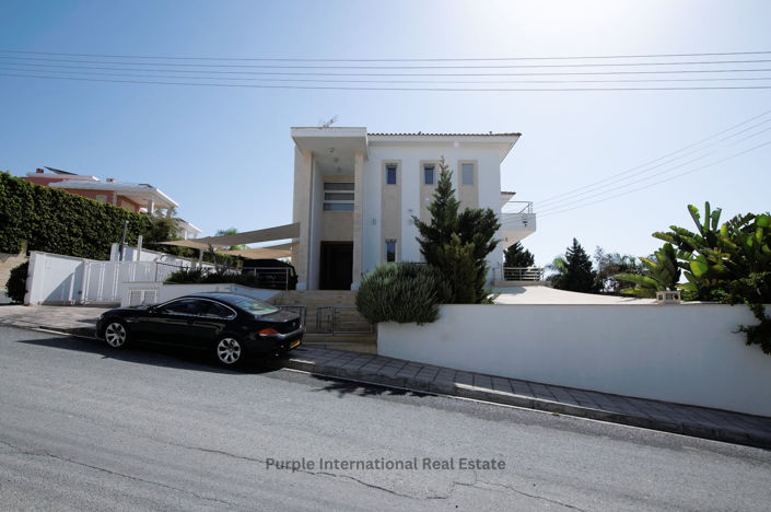 Image No.1-5 Bed Villa for sale