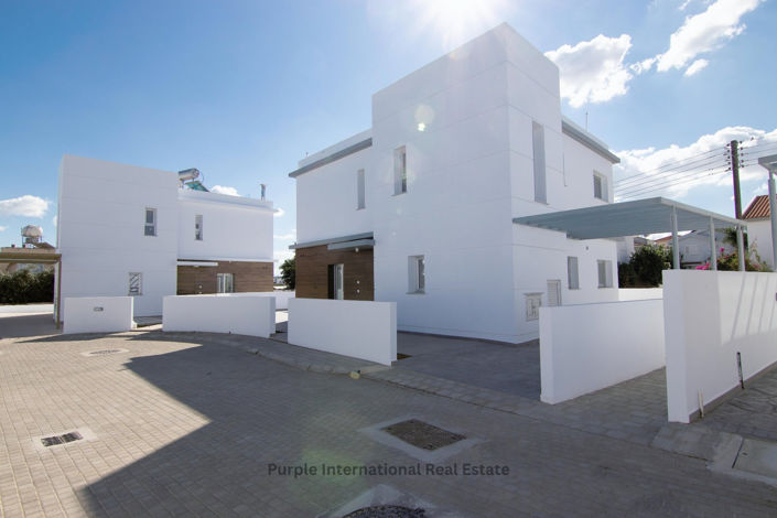 Image No.1-4 Bed Villa for sale