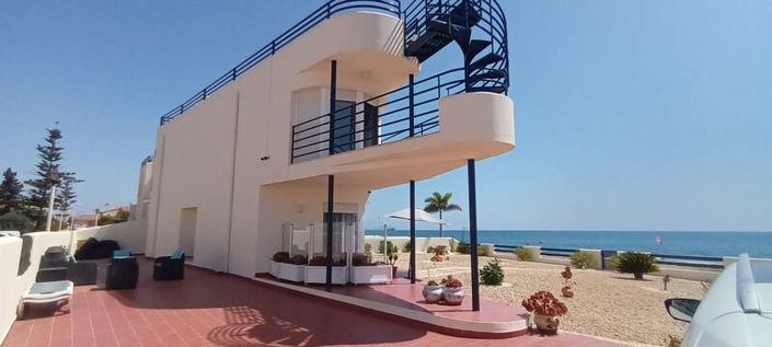 Image No.1-3 Bed Villa for sale