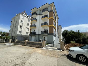 1 - Kiziltoprak, Apartment