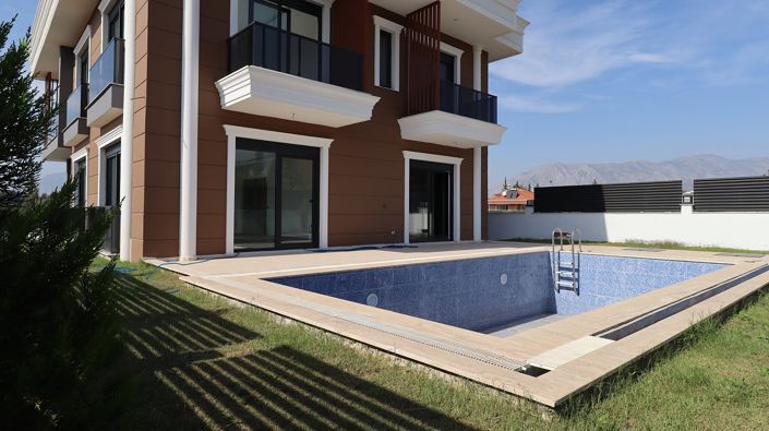 Image No.1-5 Bed House/Villa for sale