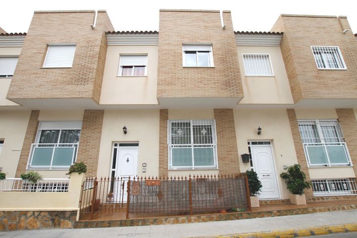 Image No.1-3 Bed Townhouse for sale