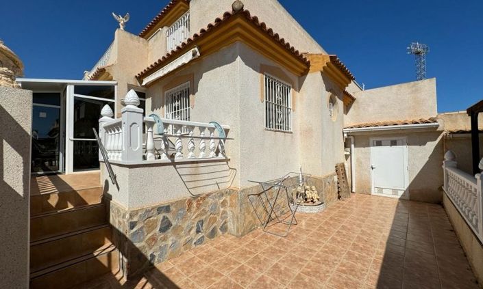 Image No.1-3 Bed Villa for sale