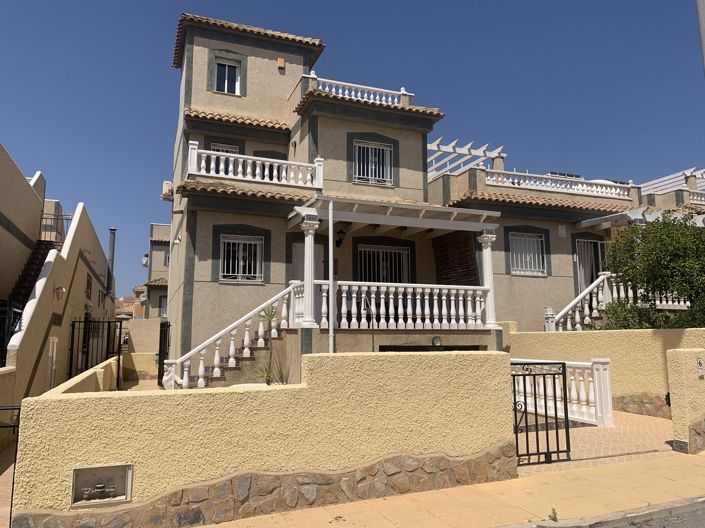 Image No.1-3 Bed Villa for sale