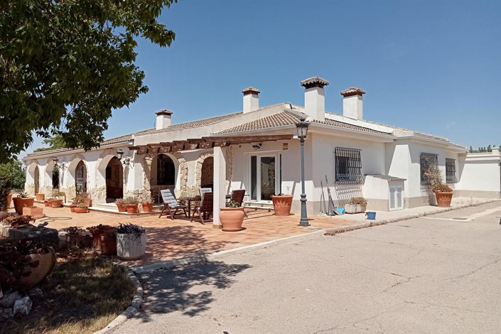 Image No.1-6 Bed Villa for sale