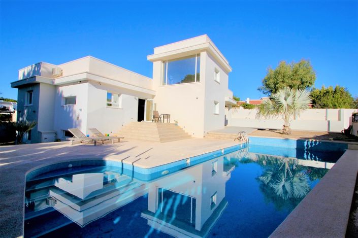 Image No.1-3 Bed Villa for sale