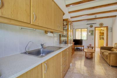villa-for-sale-in-denia-kitchen-lounge