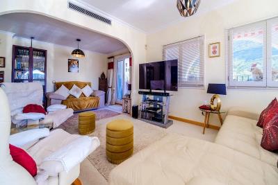 apartment-for-sale-in-denia-living-room