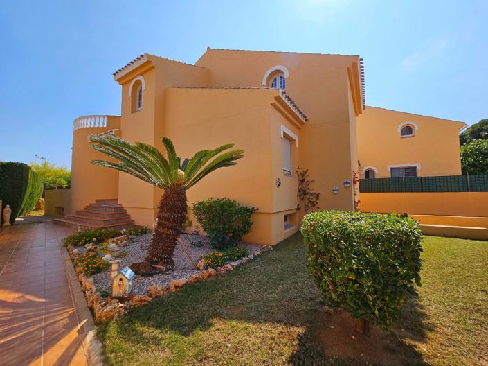 Image No.1-3 Bed Villa for sale