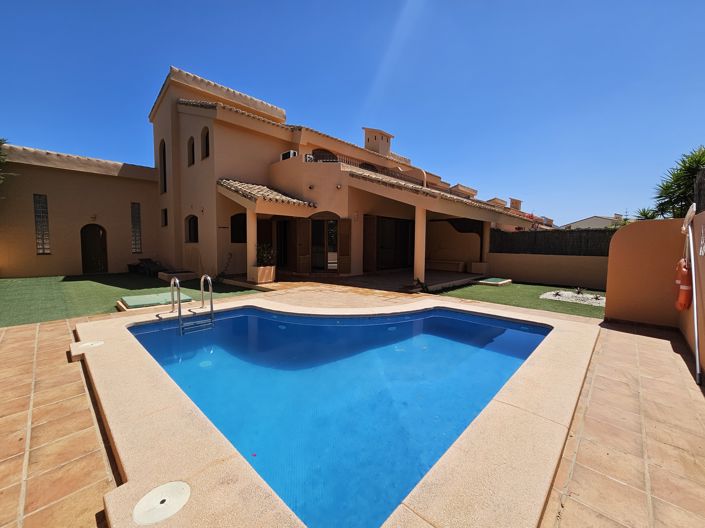 Image No.1-3 Bed Villa for sale