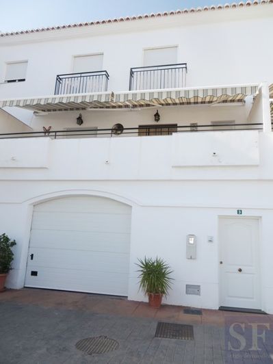 Image No.1-4 Bed Townhouse for sale