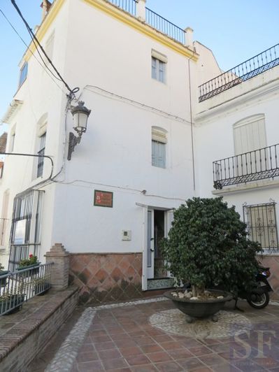 Image No.1-3 Bed Townhouse for sale